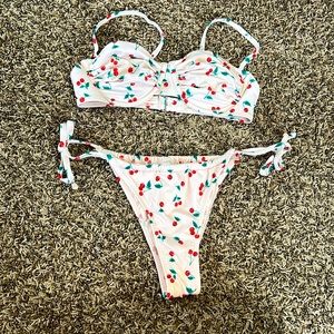 Wild fable cherry bikini. Size small. In new condition!!
